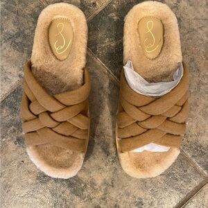 NWOB Sam Edelman Vaughn Faux Fur Footbed Woven Slide Sandal 
Sz: 8M